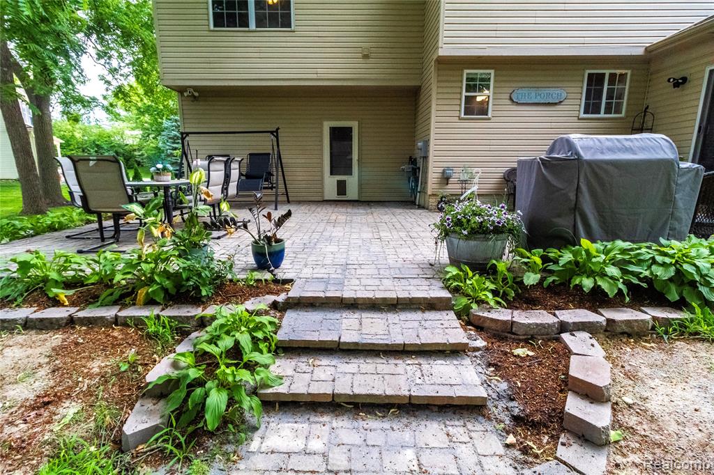 8314 Mill Pointe Court, Goodrich Vlg, MI — Photo 2