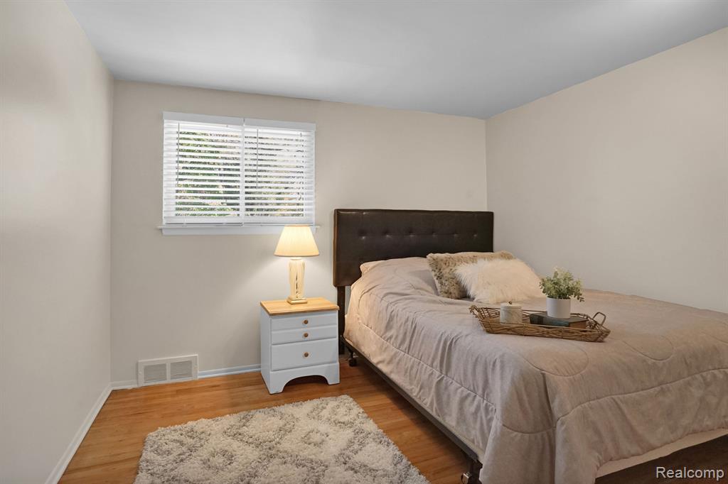 430 CHESTER Court, South Lyon, MI 48178 — Photo 30