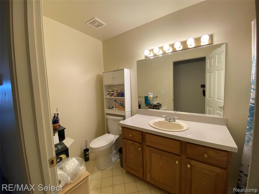 5024 Harbor Oak Drive, Waterford, MI 48329 — Photo 26