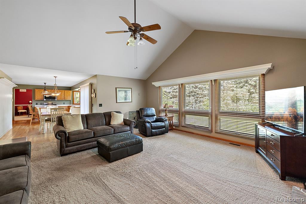 10161 LONGFORD Drive, South Lyon, MI 48178 — Photo 49