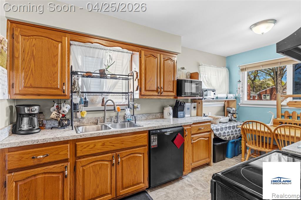 24909 Saxony Avenue, Eastpointe, MI 48021 — Photo 18