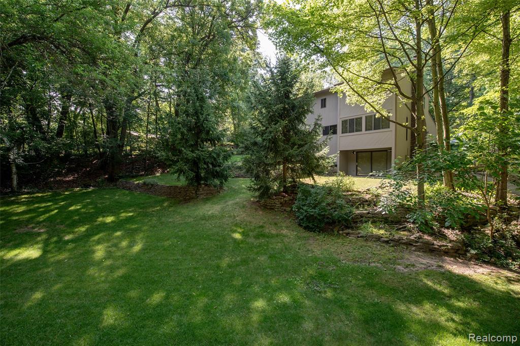 8878 Minne Wanna Road, Independence, MI 48348 — Photo 16