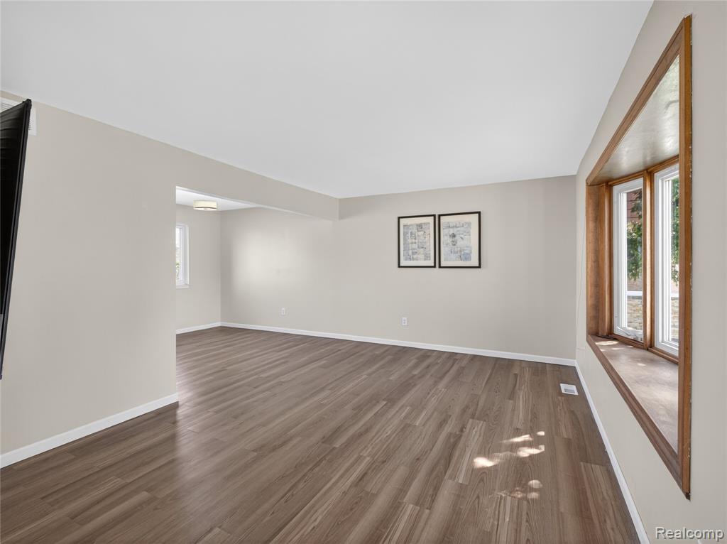 4667 Bloomfield Drive, Sterling Heights, MI 48310 — Photo 4