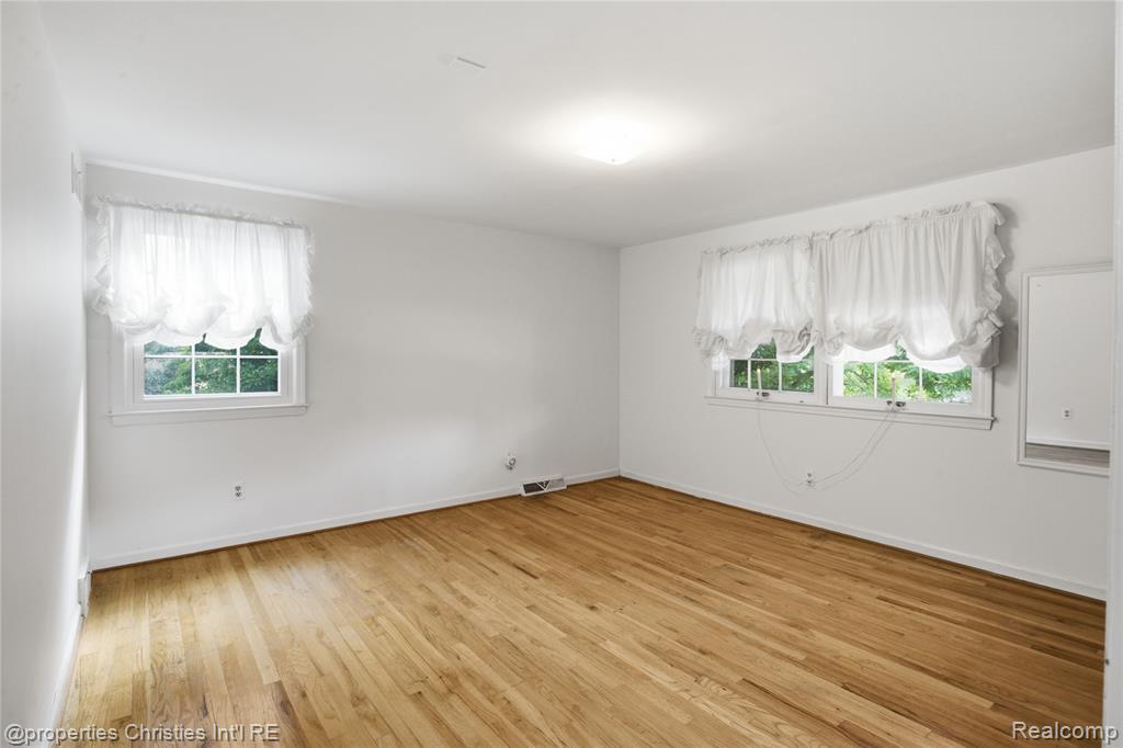 7110 Paterese Drive, Bloomfield Hills, MI 48301 — Photo 32