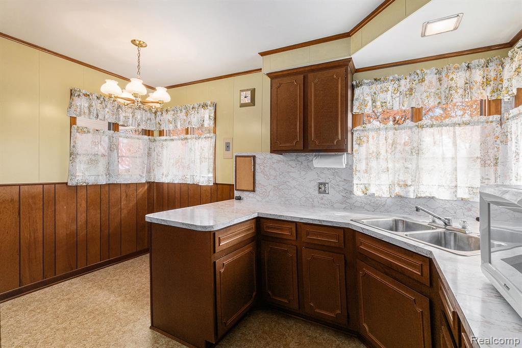 2110 21st Street, Wyandotte, MI 48192 — Photo 8