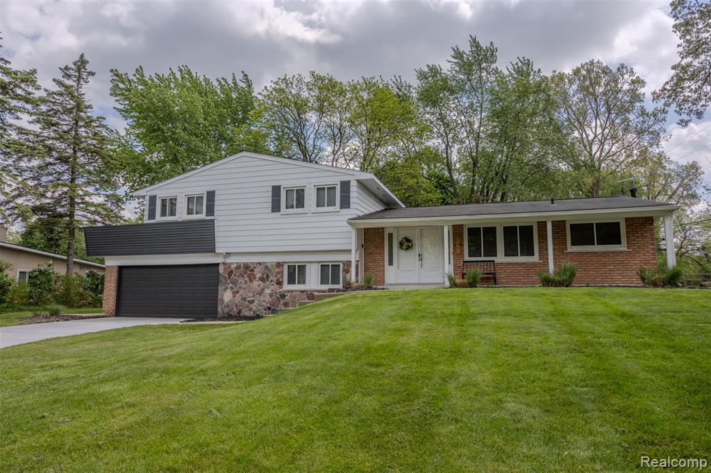 2862 Rossmoor Circle, Bloomfield Hills, MI 48302 — Photo 2