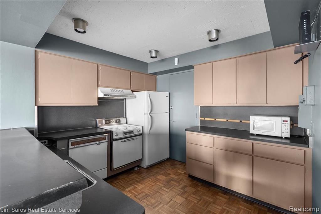 8200 E Jefferson Avenue, 1012, Detroit, MI 48214 — Photo 19