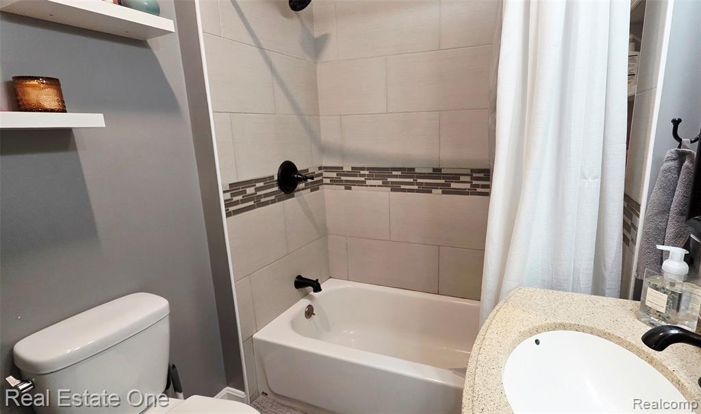 611 E Bernhard Avenue, Hazel Park, MI 48030 — Photo 14