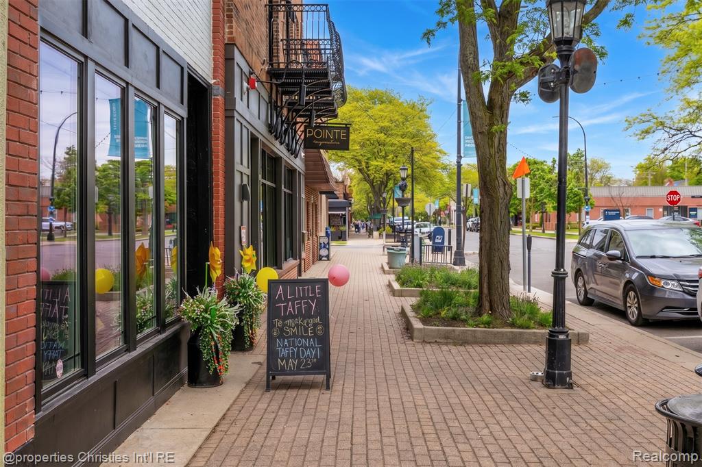 1093-95 Lakepointe Street, Grosse Pointe Park, MI 48230 — Photo 33