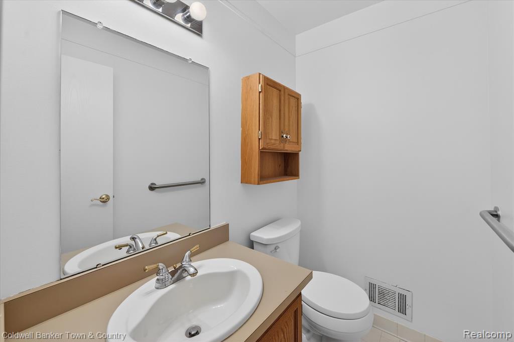 8895 Knolson Avenue, Livonia, MI 48150 — Photo 35