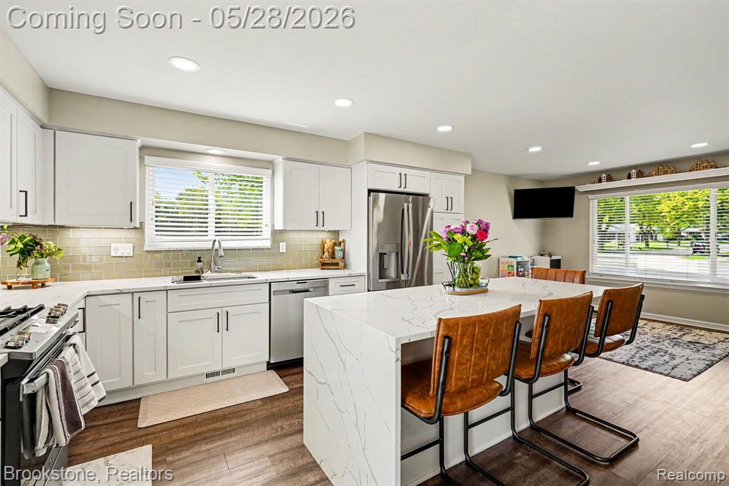 2564 Rainbow Drive, Troy, MI 48083 — Photo 9