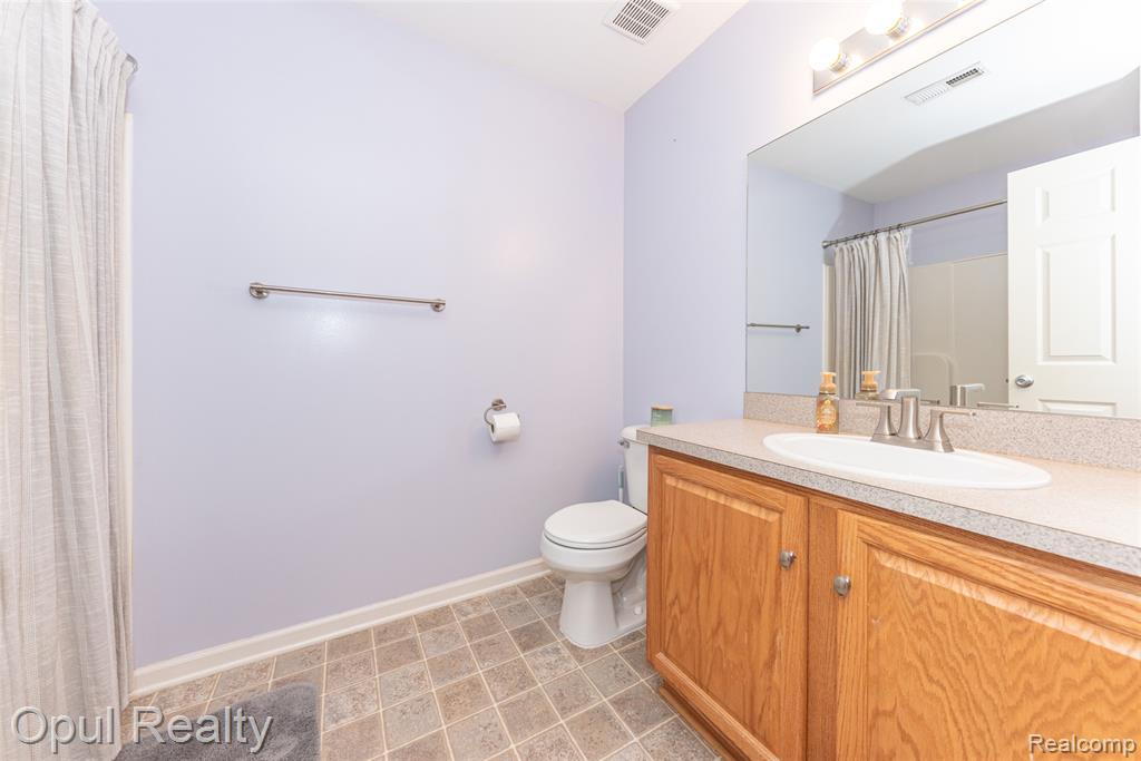 11698 Farmington Road, Livonia, MI, 48150