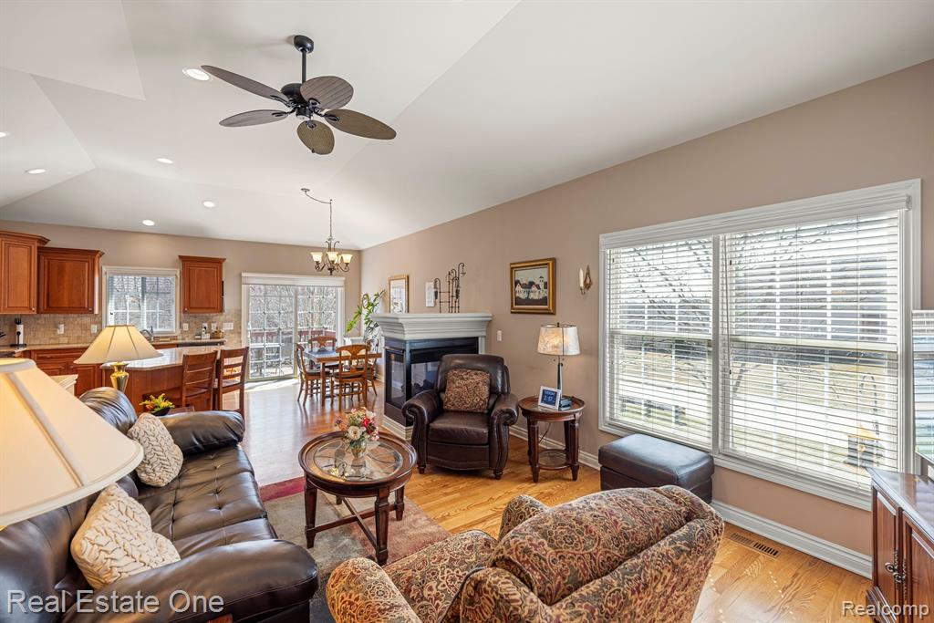 565 ANDOVER Court, Rochester Hills, MI 48306 — Photo 9