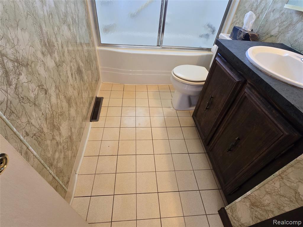 535 Lytle Place, Garden City, MI — Photo 19
