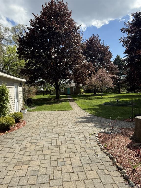 710 Hartland Drive, Troy, MI 48083 — Photo 2