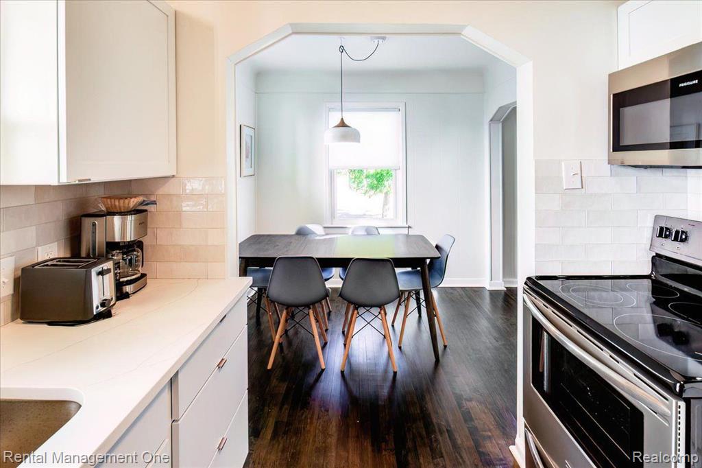 710 E 12 MILE Road, Royal Oak, MI 48073 — Photo 8