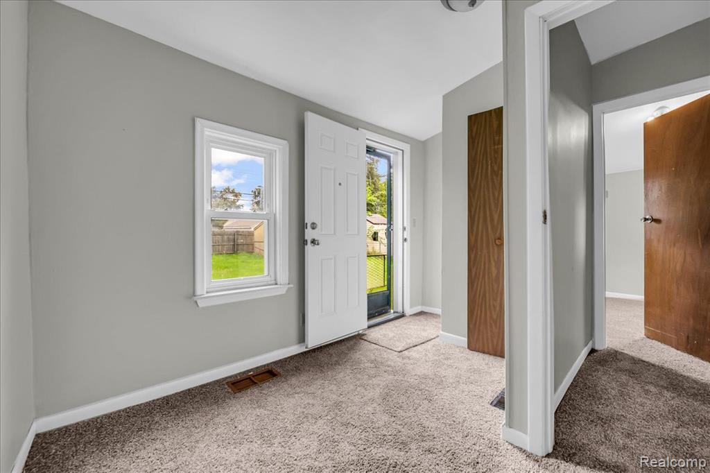 909 Maplewood Avenue, Ypsilanti, MI 48198 — Photo 17