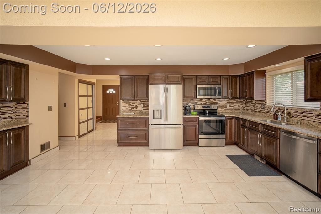 5061 Temple Drive, Sterling Heights, MI 48310 — Photo 8