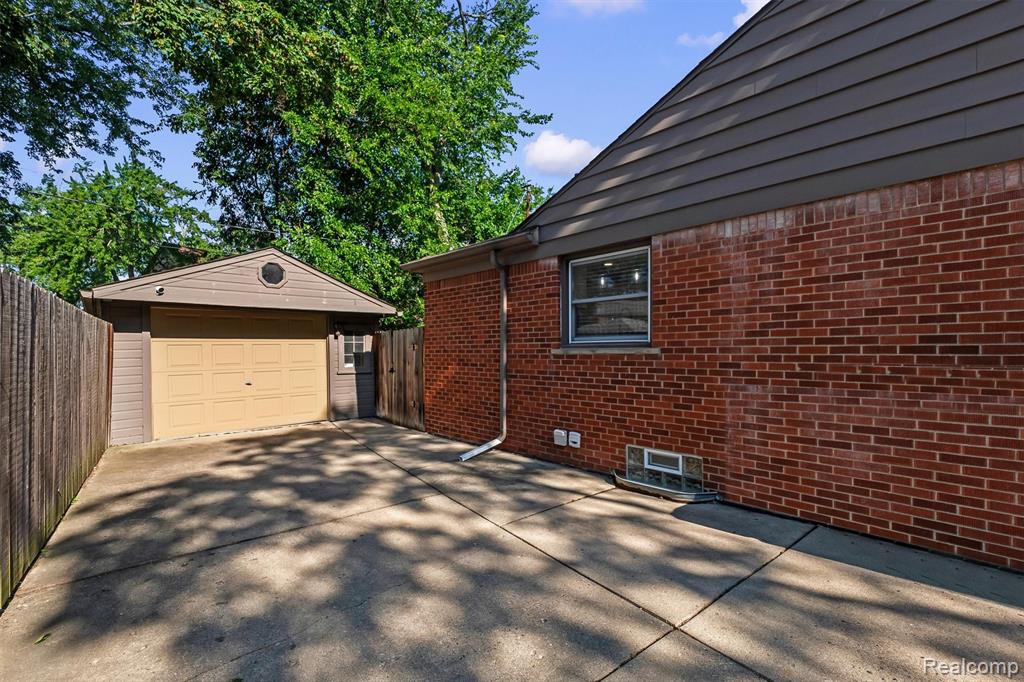 803 Oakridge Avenue, Royal Oak, MI 48067 — Photo 24