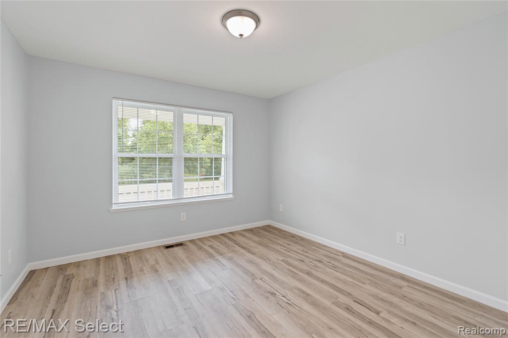 4487 Home Town Drive, Flint, MI 48506 — Photo 14