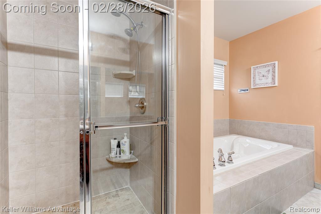 27455 Harrington Way, Novi, MI — Photo 25