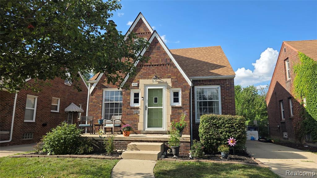 918 New York Avenue, Lincoln Park, MI 48146