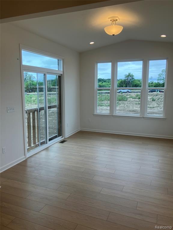 1933 MAGGIE Lane, Ypsilanti, MI 48198 — Photo 12