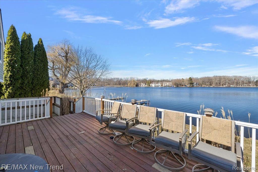 7135 CAPRI Drive, White Lake, MI 48383 — Photo 38