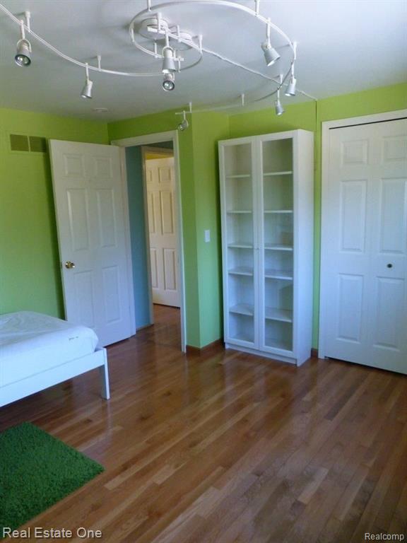 5837 FOLKSTONE Drive, Troy, MI 48085 — Photo 30