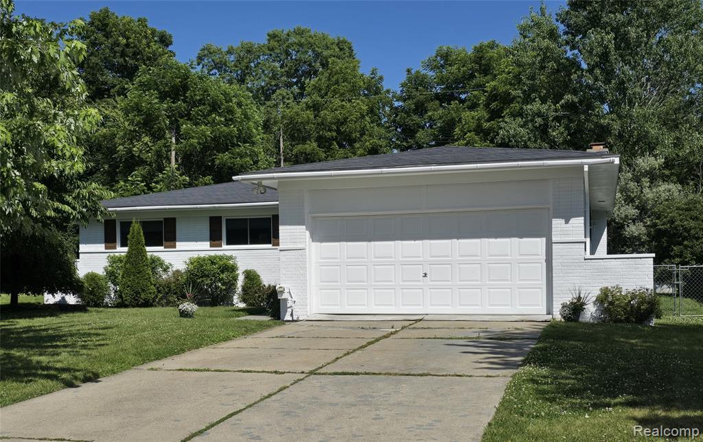 5333 FERN Avenue, Grand Blanc, MI 48439 — front exterior