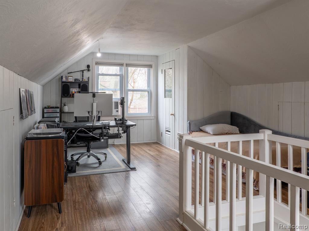 512 N REMBRANDT Avenue, Royal Oak, MI 48067 — Photo 13
