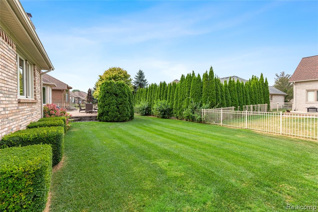 49279 Dunhill Drive, Macomb, MI 48044 — Photo 45