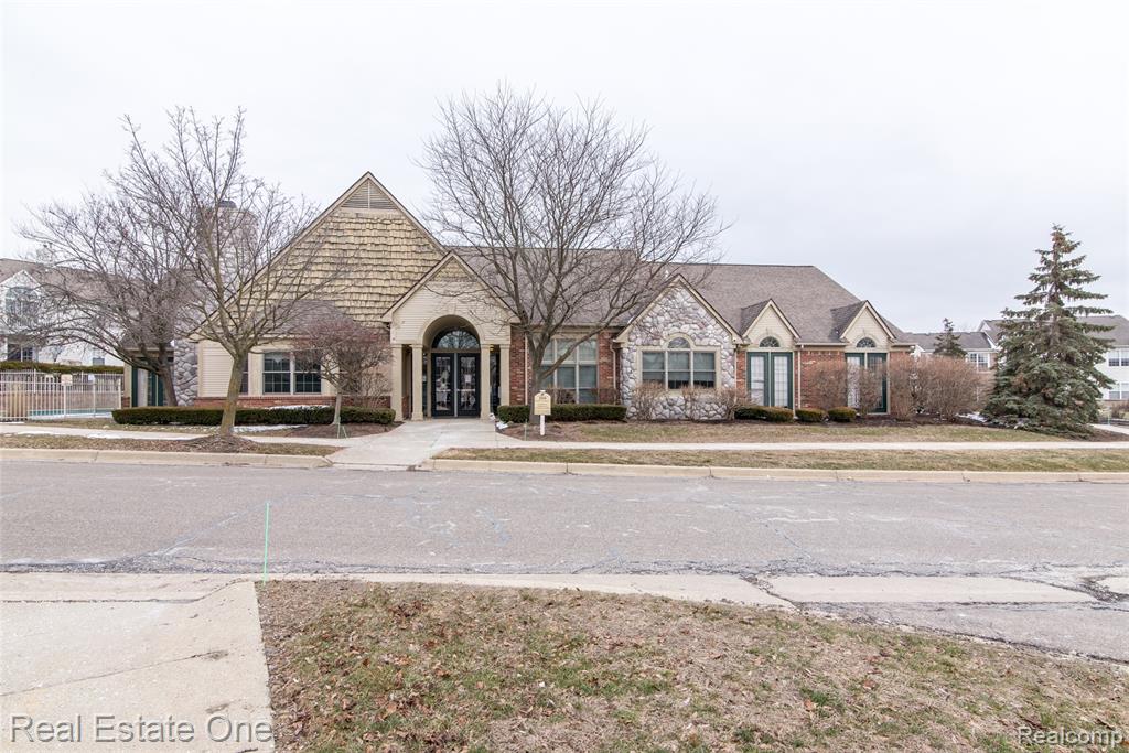 245 Brookwood Drive, 16, South Lyon, MI 48178 — Photo 14