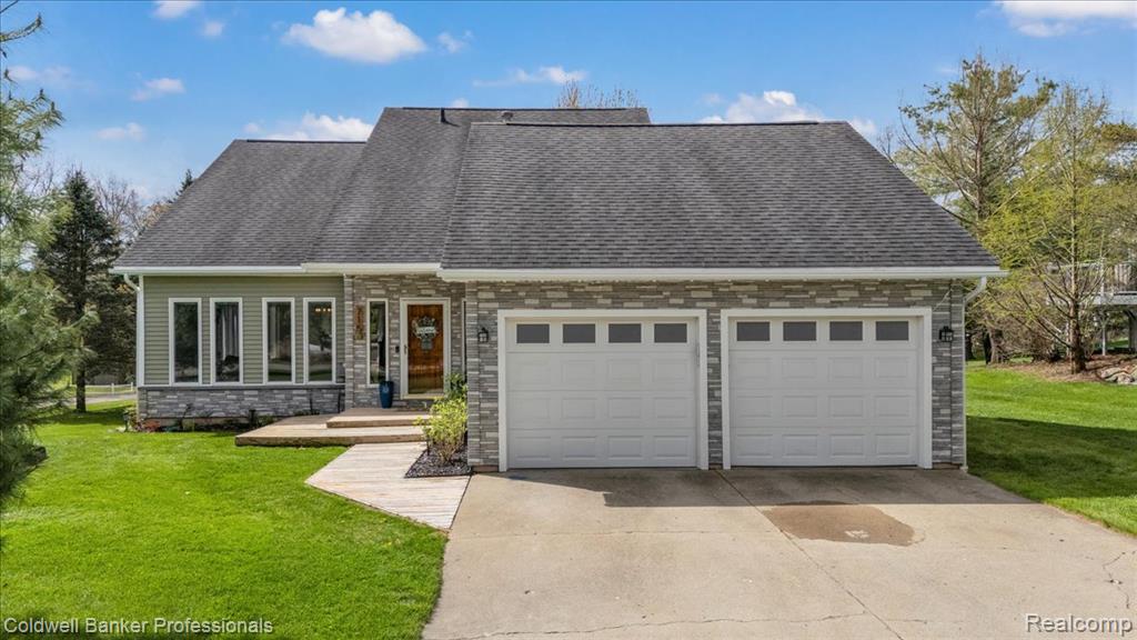 715 Eagle Hill, Ortonville, MI 48462 — Photo 2