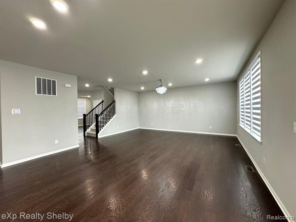 49477 Hummel Dr, Macomb, MI 48044 — Photo 9