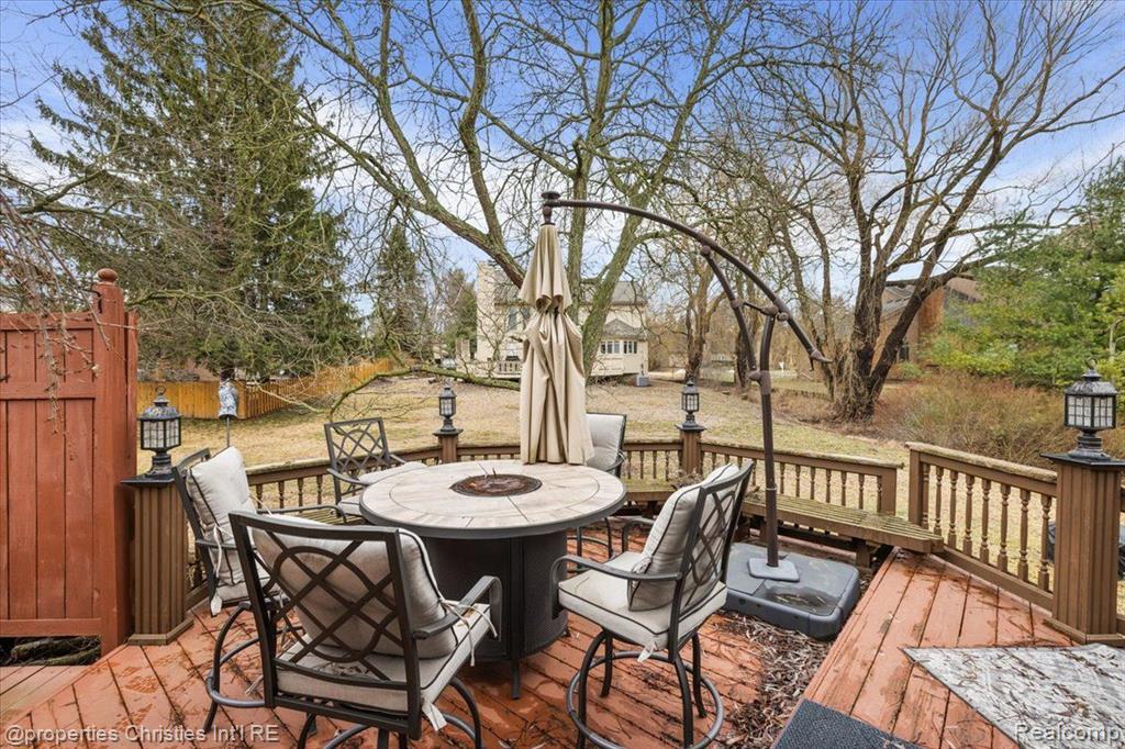 8241 LAKE PINE Drive, Commerce Twp, MI 48382 — Photo 48
