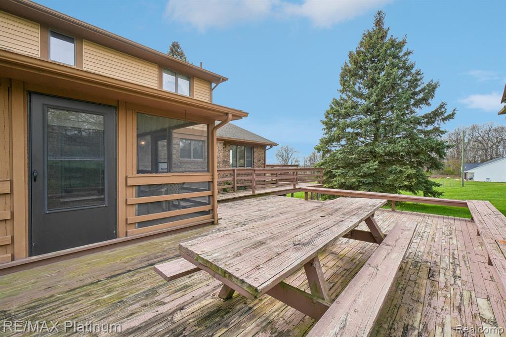 555 Crawford Farm Lane, Milford, MI 48380 — Photo 45