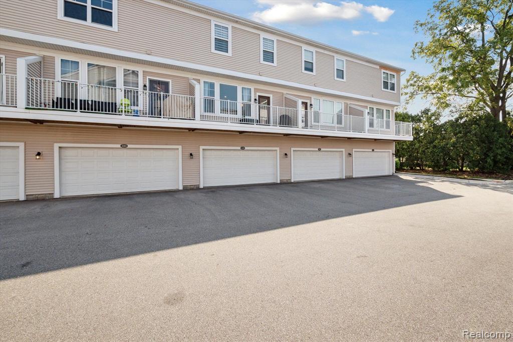 3189 Chambers W, Wixom, MI 48393 — Photo 36