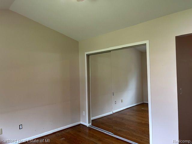 395 WOODVALE Drive, Walled Lake, MI 48390 — Photo 25