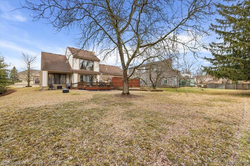8241 LAKE PINE Drive, Commerce Twp, MI 48382 — Photo 55