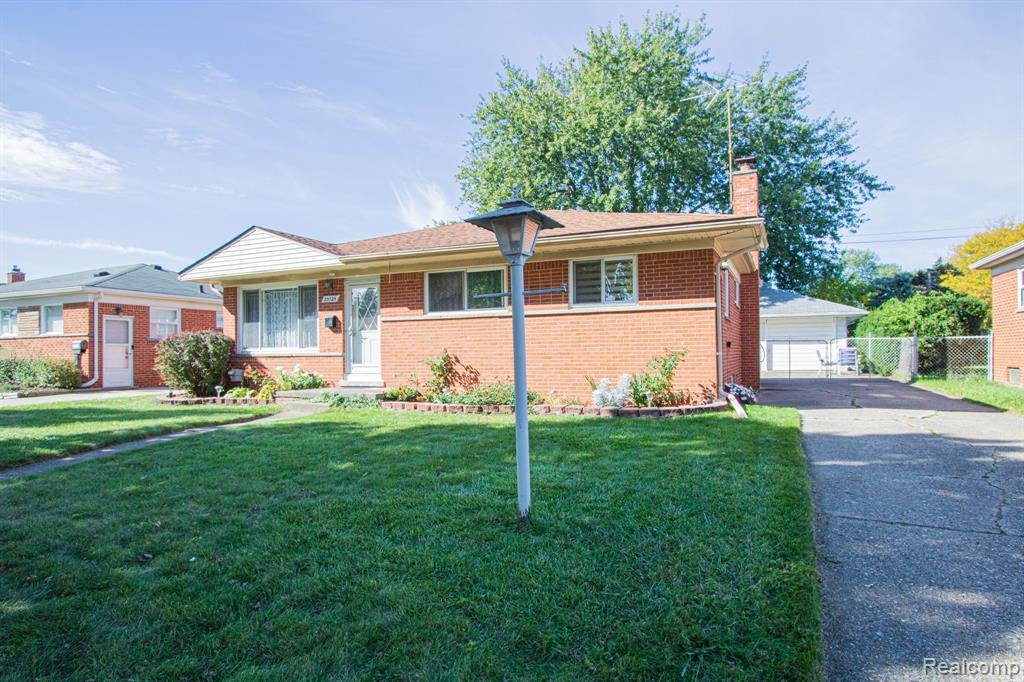 25125 CAMPBELL Avenue, Warren, MI 48089 — Photo 2