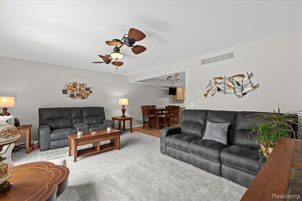 7928 MEADOW Drive, Waterford, MI 48329 — Photo 7