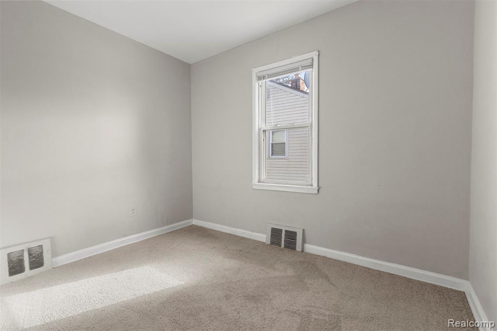 7521 N Silvery Lane, Dearborn Heights, MI 48127 — Photo 16