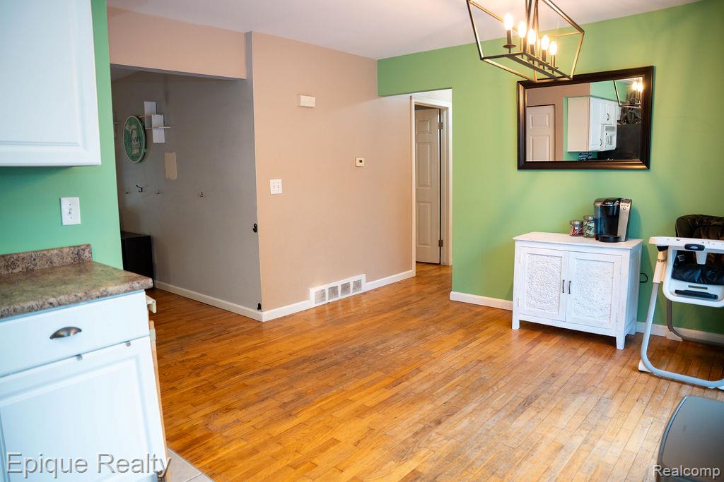 4505 Old Carriage Road, Flint, MI 48507 — Photo 16