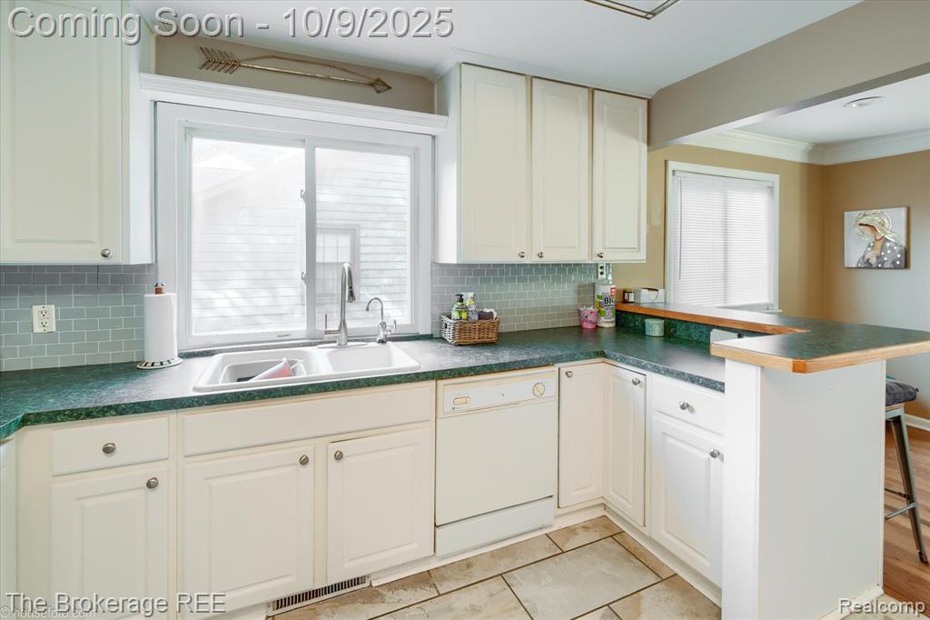 5241 Drayton Road, Clarkston, MI — Photo 16