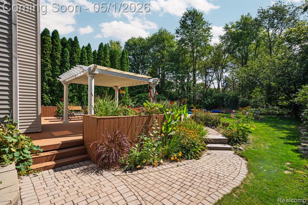 1861 Twin Sun Circle, Walled Lake, MI 48390 — Photo 11