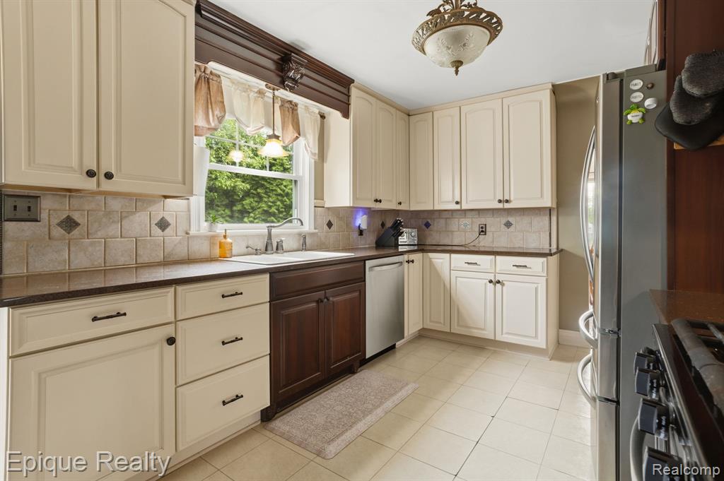 608 S Main Street, Capac, MI 48014 — Photo 7