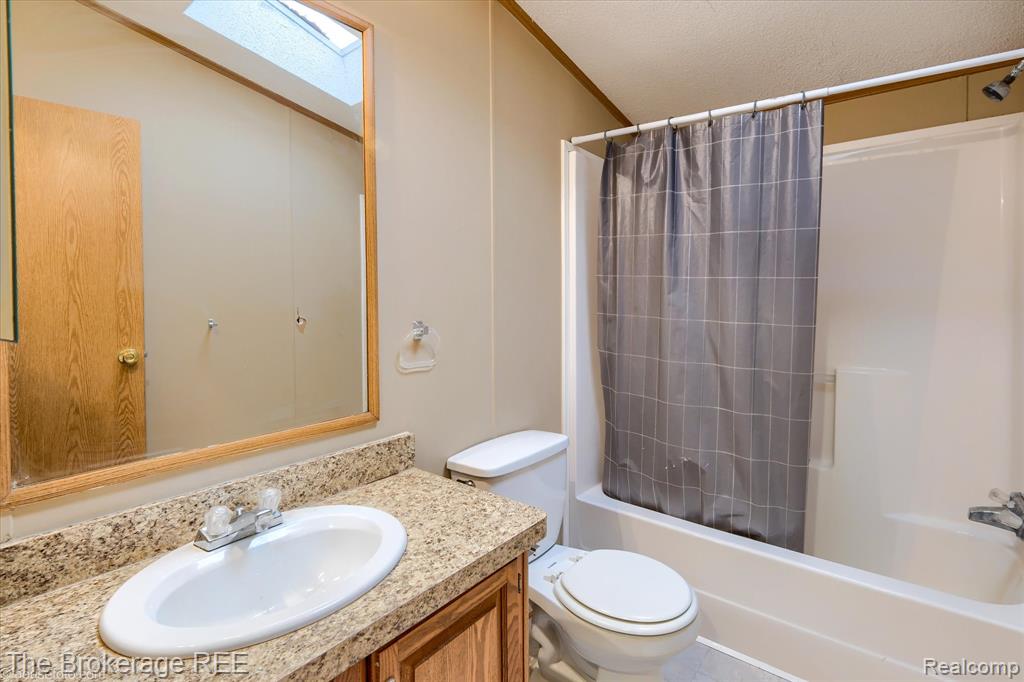 17101 Kropf Avenue, Davisburg, MI 48350 — Photo 32