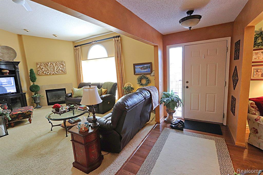 35053 KNOLLWOOD Lane, Farmington Hills, MI 48335 — Photo 20