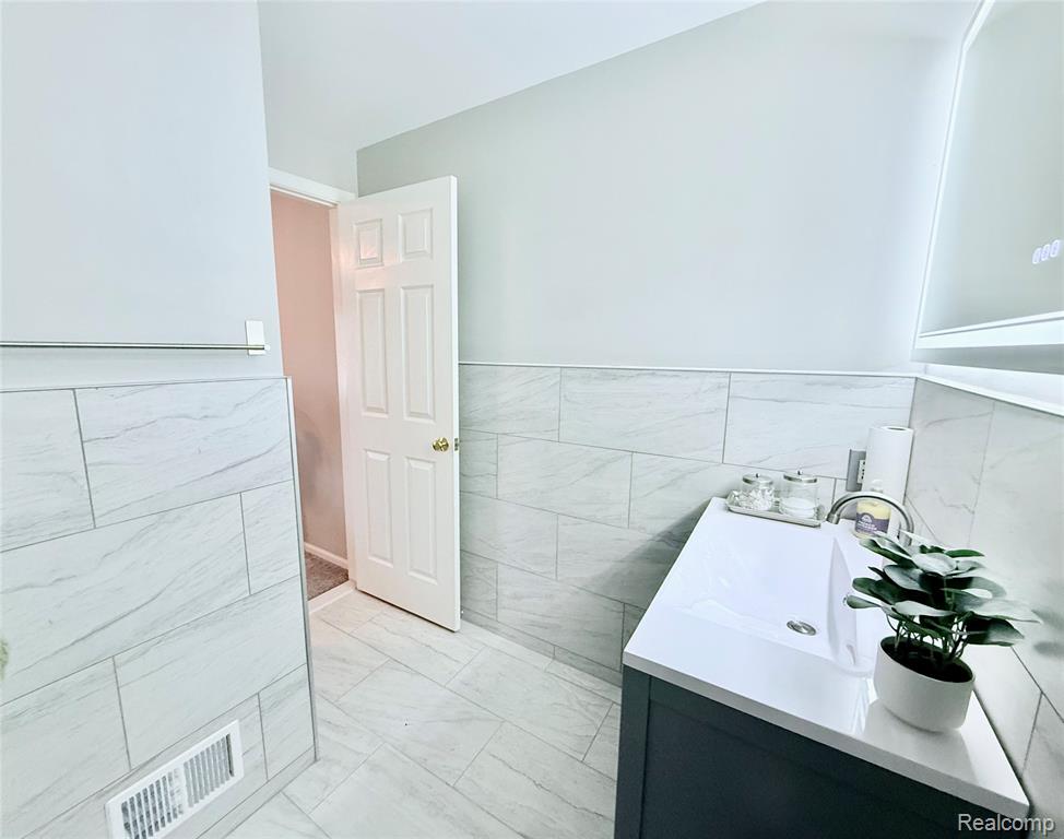 7288 Simsbury Dr. Drive, 24, West Bloomfield, MI — Photo 58